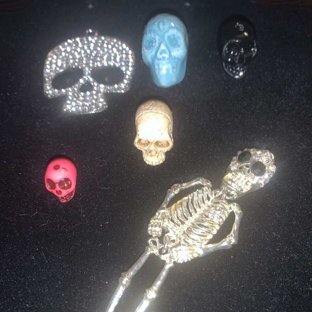 1000 of skulls to pick from